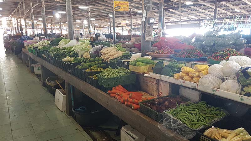 Bang Niang Fresh Market in Khuekkhak